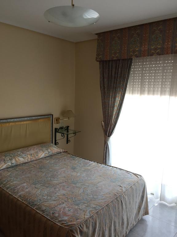 Hotel Restaurante Derby Carballino Cameră foto